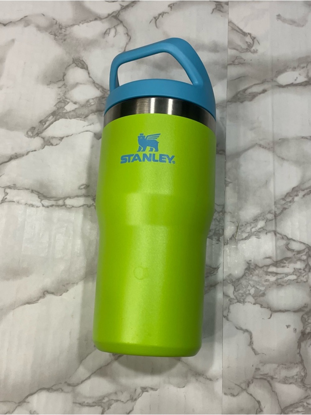 Stanley IceFlow Flip Straw Tumbler 20 oz in Bright Lime